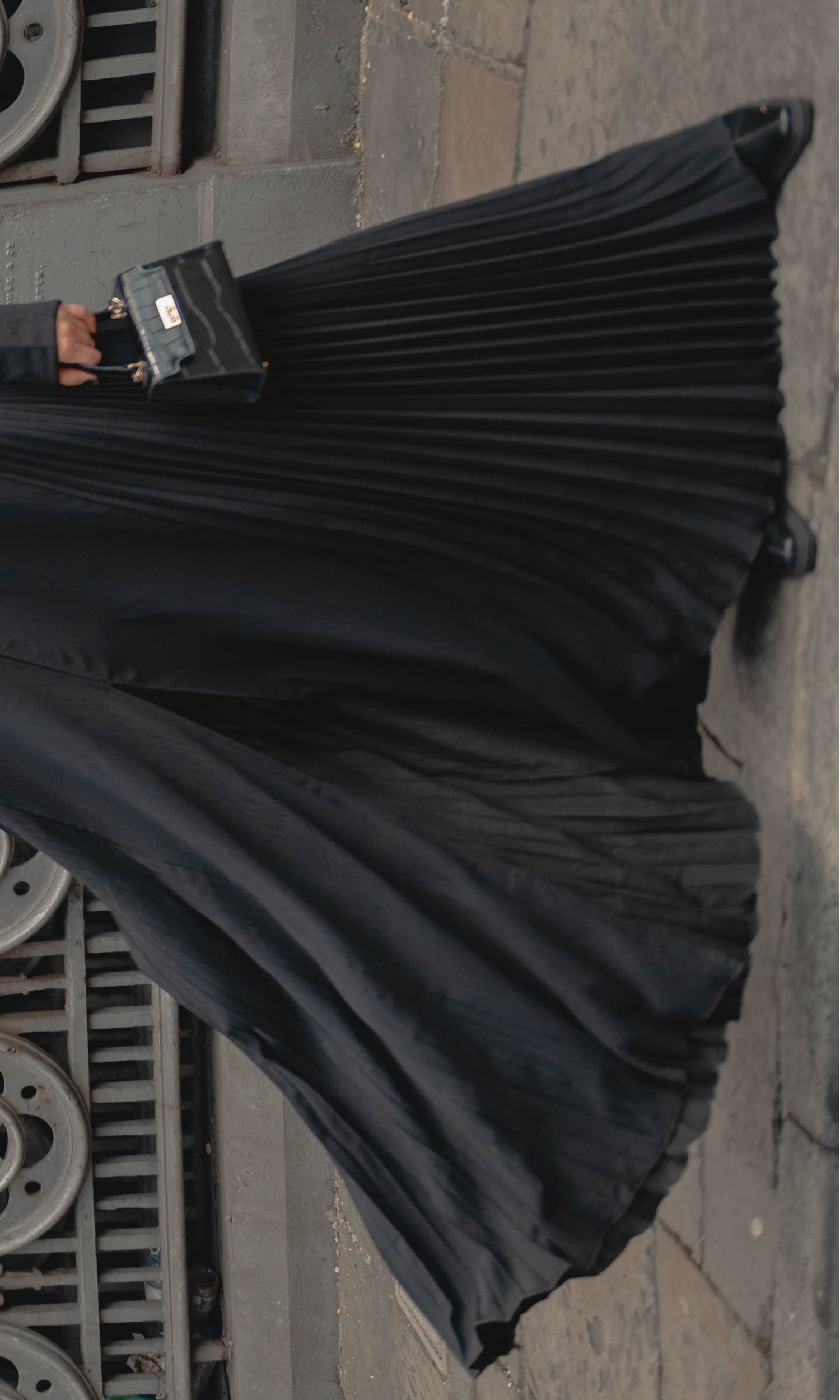 Side Pleats - Noir